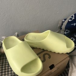 Yeezy Slides 