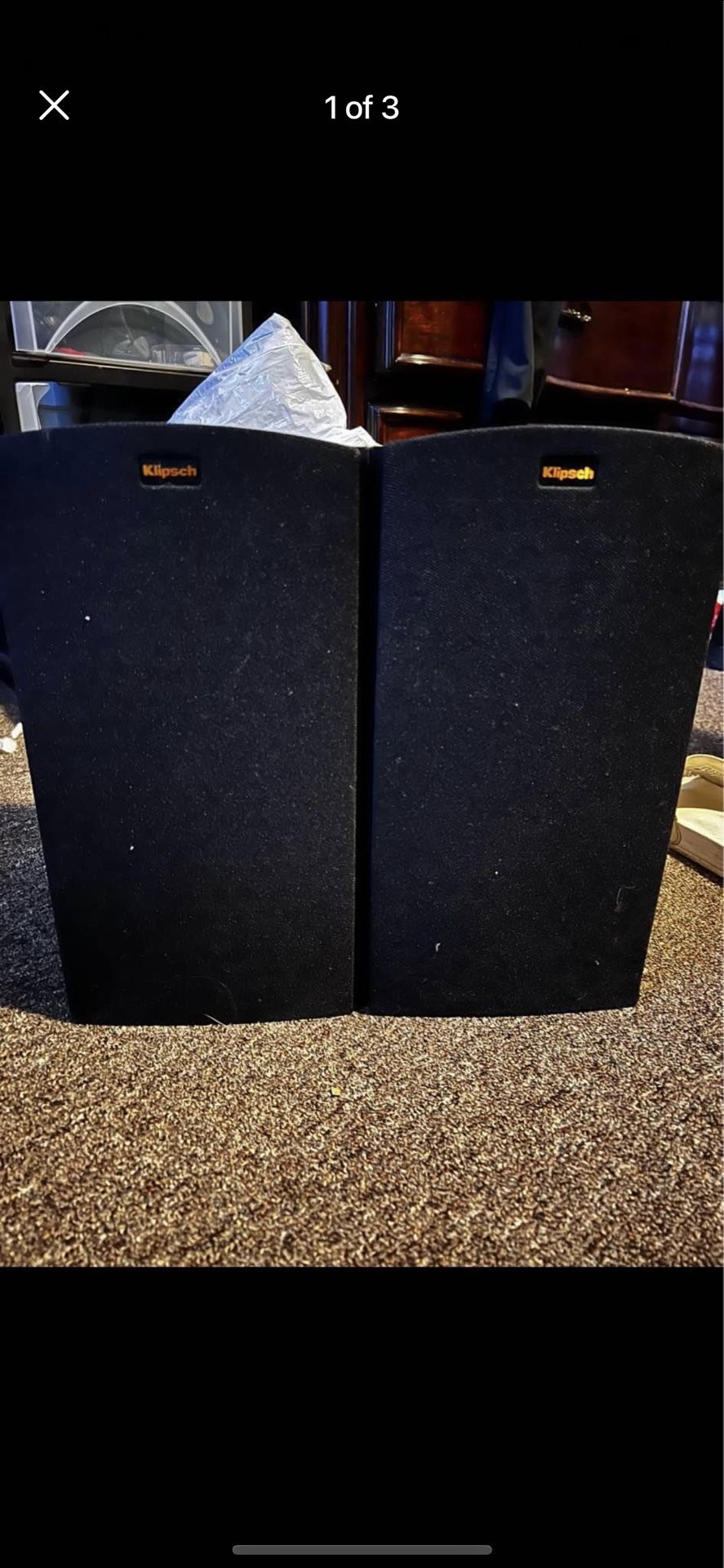 pair of klipsch speakers 