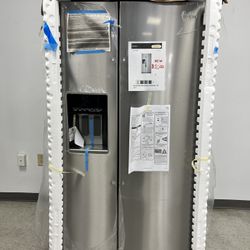 Brand New Whirlpool 36inch. Side-by-Side With Ice Dispenser Stainless Steel Refrigerator 