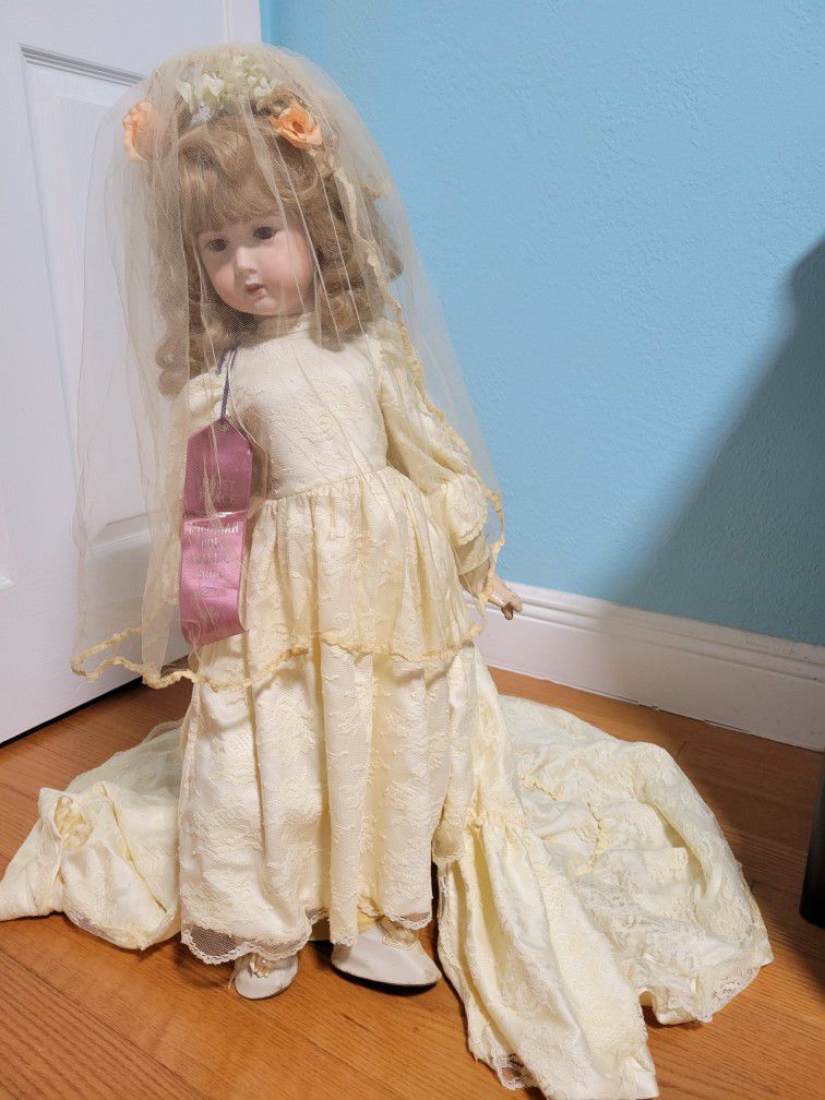Vintage Composition Doll - Girl In A Wrdding Dress 