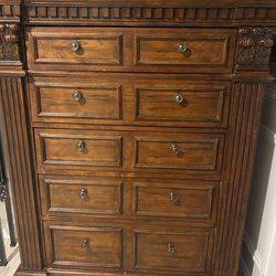Beautiful Hand carved Chest Of Drawers H&W 56/46