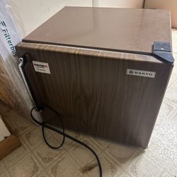 Mini Fridge 