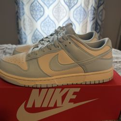 Men’s Ivory/ice Blue Dunks Size 9