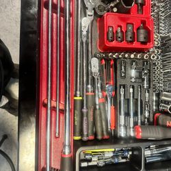 I'm selling a toolbox