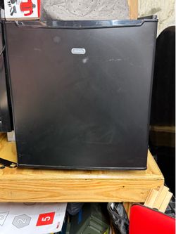 Sunbeam mini fridge