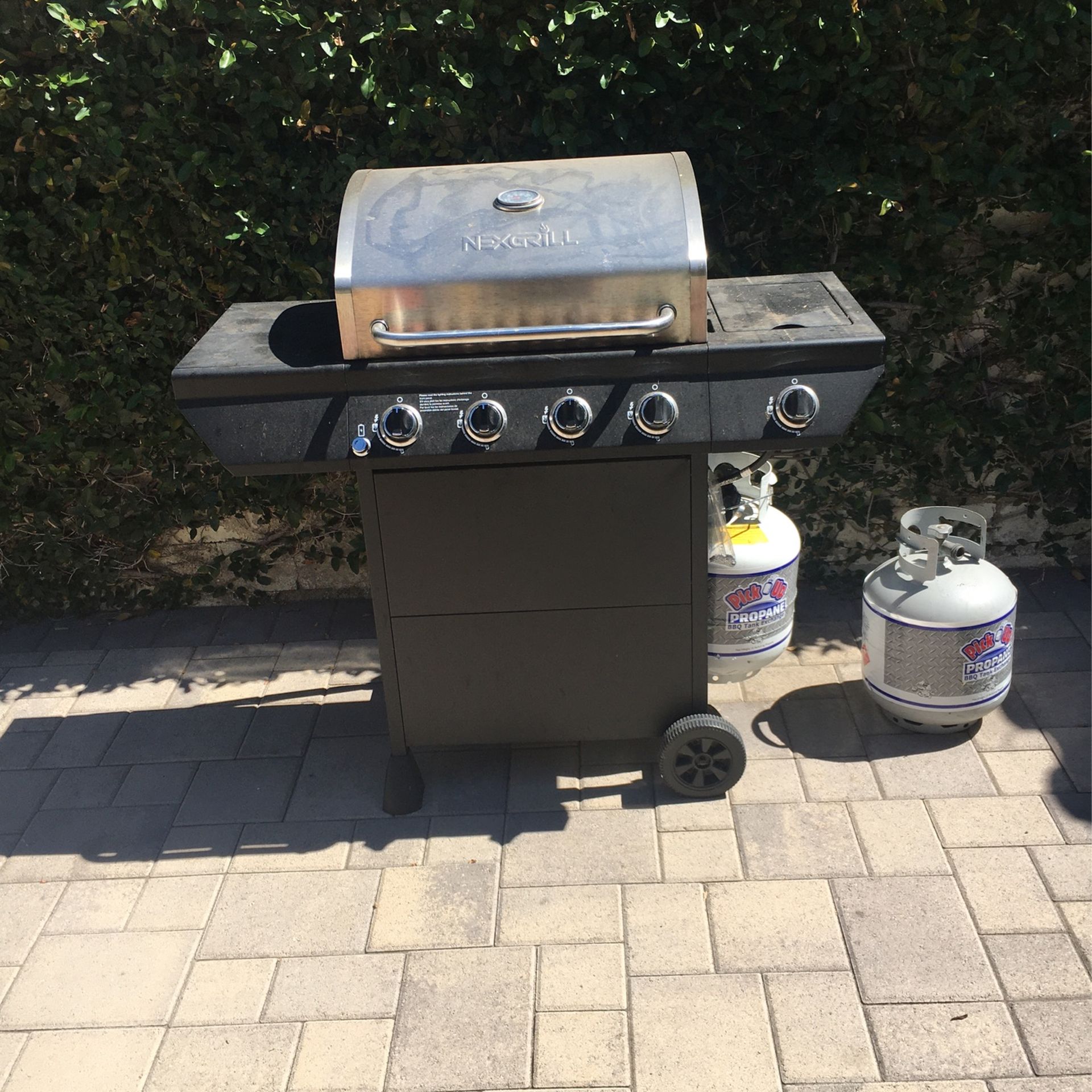 Nexgrill 4 Burner + Side Burner