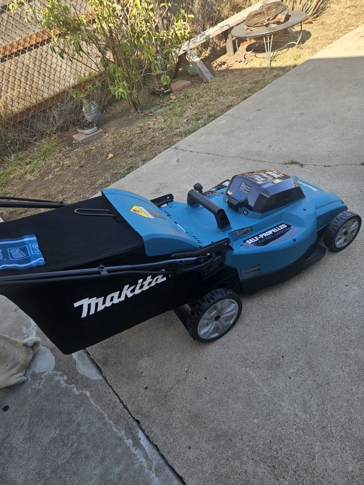 Lawnmower. Makita