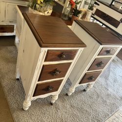 Pair Of Nightstands / End Tables 
