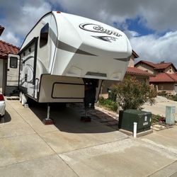 2016 Keystone Cougar 5th Wheel Series M-244RLS