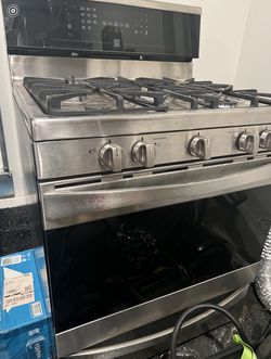 Kenmore Elite 75343 5.6 Cu. ft. Self Clean GAS Range in Stainless Steel