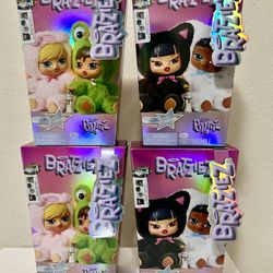 BRATZ BRATZIEZ ICONZ SERIEZ PLUSH KEYCHAIN BLIND BOX IN HAND
