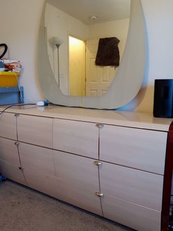 Six drawer and mirror dresser