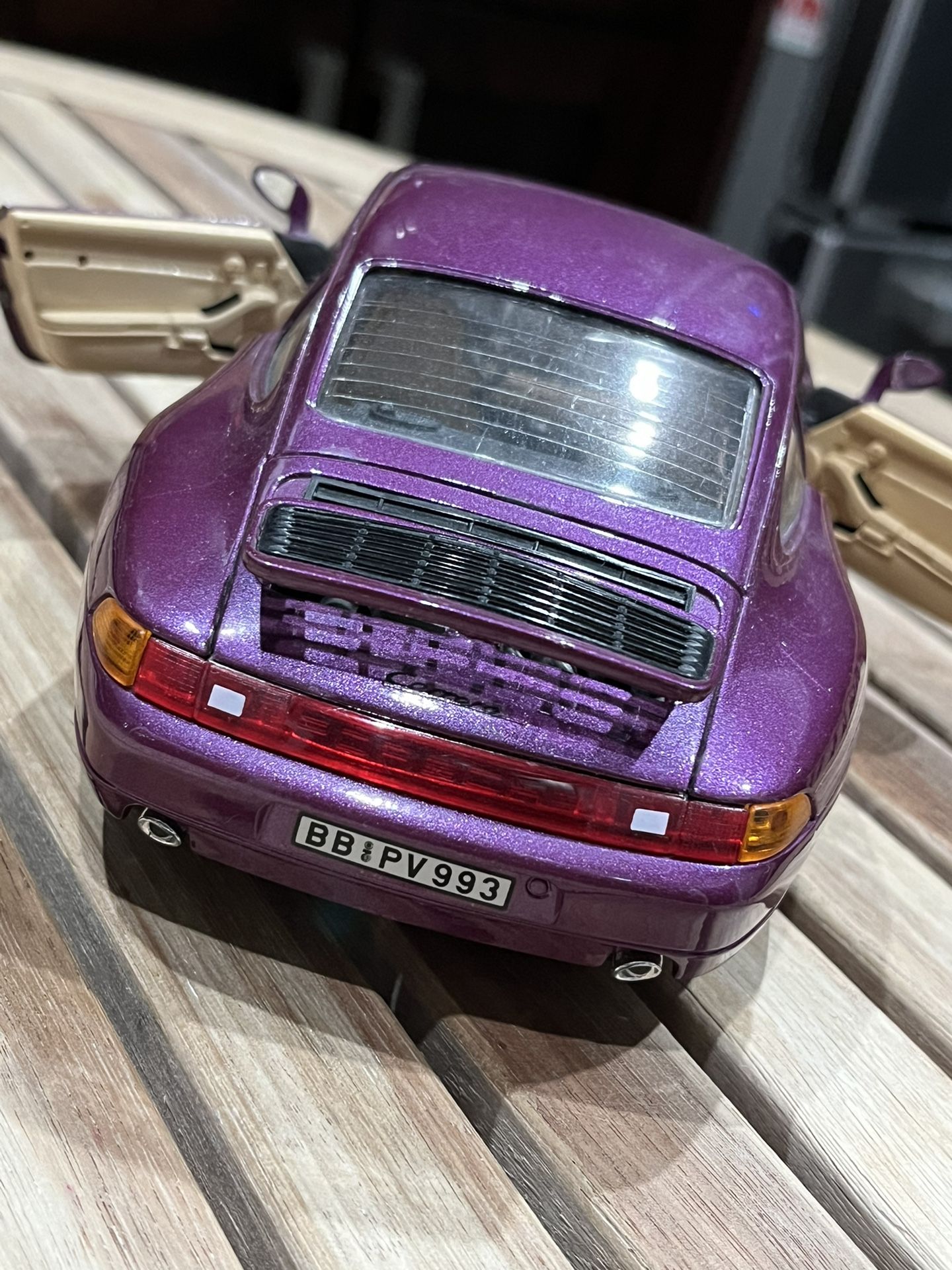 Porsche 911 1993 Carrera 1:18 Burago executive 993 Purple Spoiler
