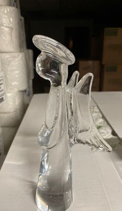 Ángel made of glasses