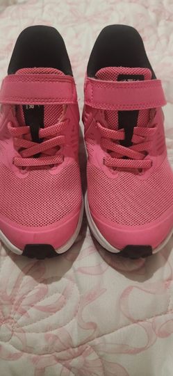 New girls NIKE size 12