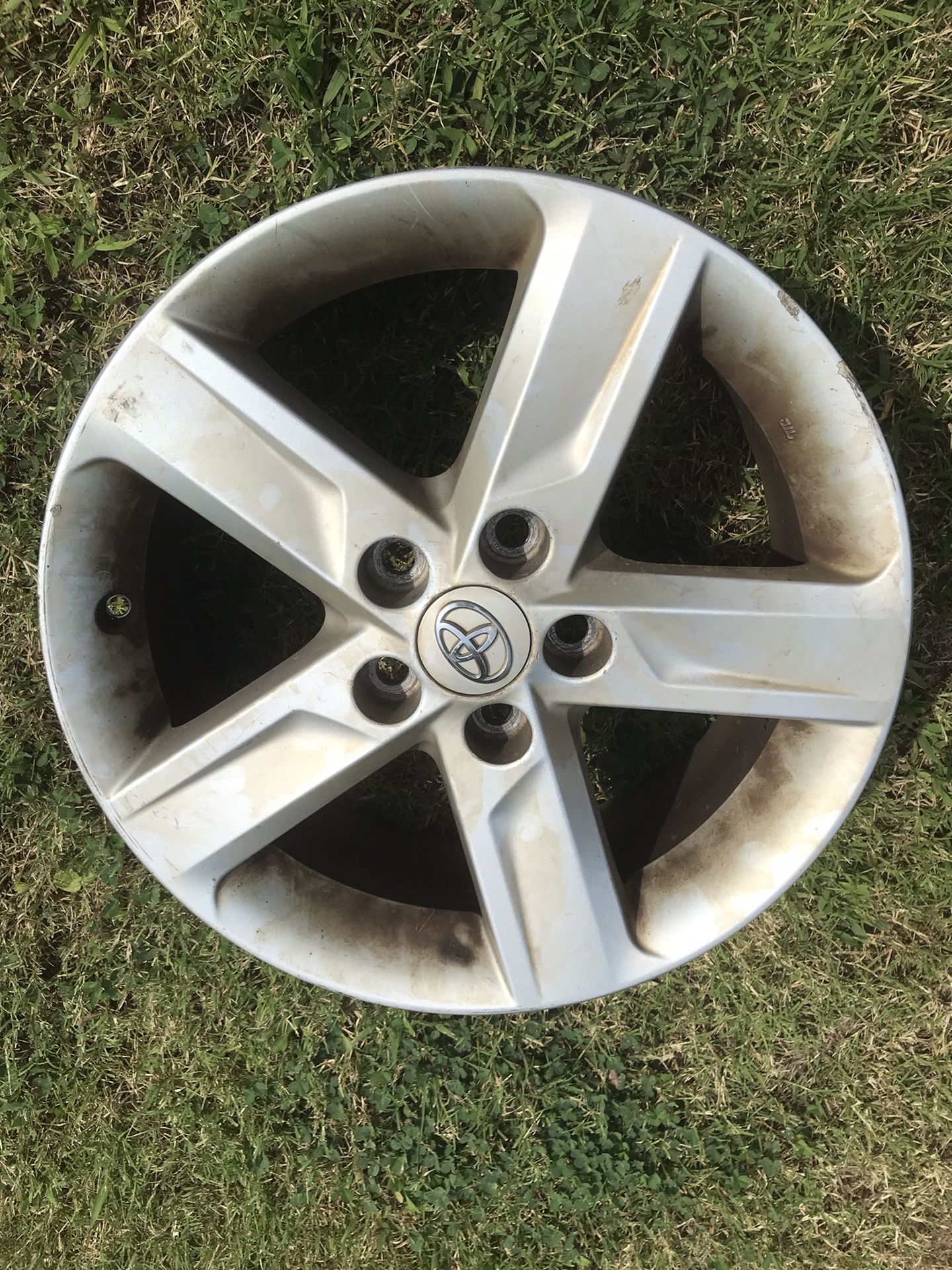 Toyota alloy wheel rim