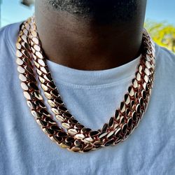 Handcrafted and high polished two rose gold Miami Cuban links necklaces🔥🔥🔥