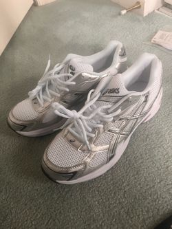 Asics Gel with free nike socks