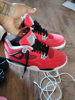 Air Jordan 4 Retro Red Thunder Sneakers size 5