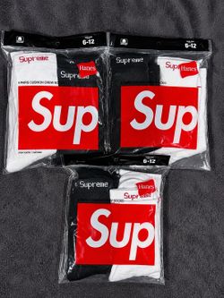 (SUPREME SOCKS BLACK/WHITE FITS ALL SIZES BRAND NEW