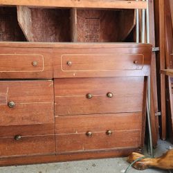 chest of drawers