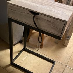 C shaped end table w usb ports
