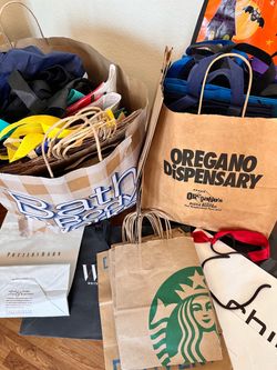 70+ Shopping bags (with handles)
