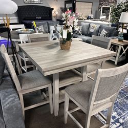 Stunning dining table set! $499 🤍📦