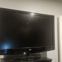42 inch LG  TV  $40