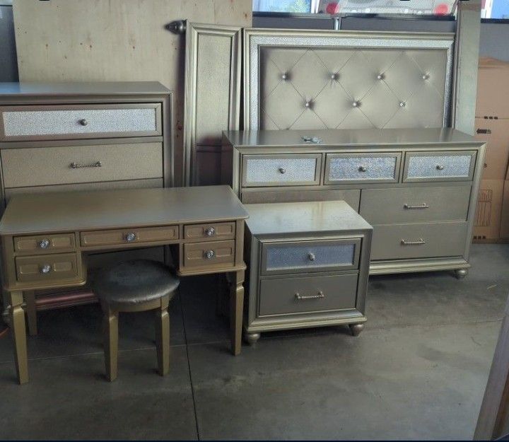 Dresser Set - Mirror - Check Out My Profile For More Items