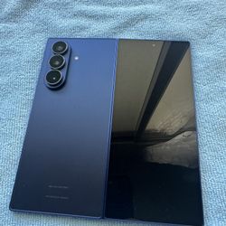 2 UNLOCKED Samsung Fold 7 Trade/ Sell For iPhone 17 Pro Or 17 Pro Max Clean Ime 