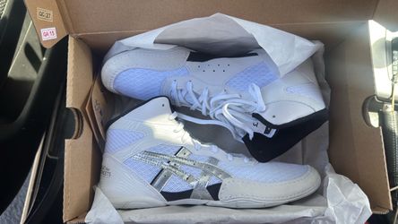 Wrestling shoes