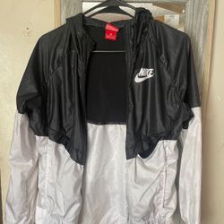 Women’s Nike Windbreaker 
