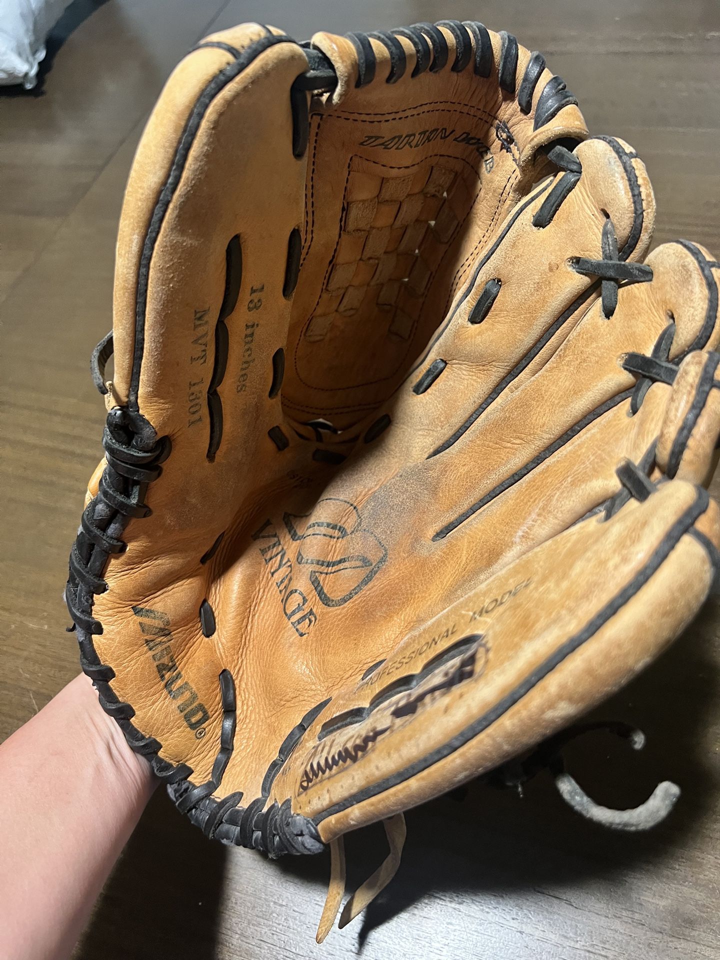 MIZUNO GLOVE 13 IN MVT 1301 PROFESSIONAL SOFTBALL/BASEBALL Right HAND THROW RH