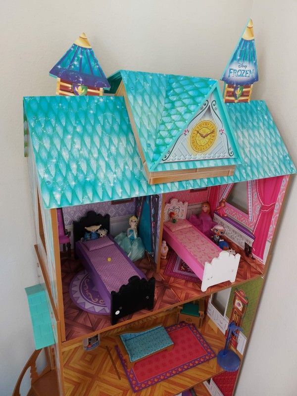 Like new Frozen house for sale ( original price was $150 and I am selling for half the price, please don't ask for lower price)