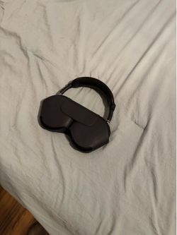 AirPods Max – Black w/ Silicone Cover – Great Condition