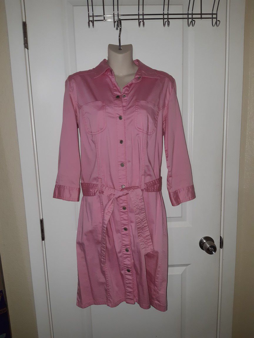 Ladies pink button-up dress