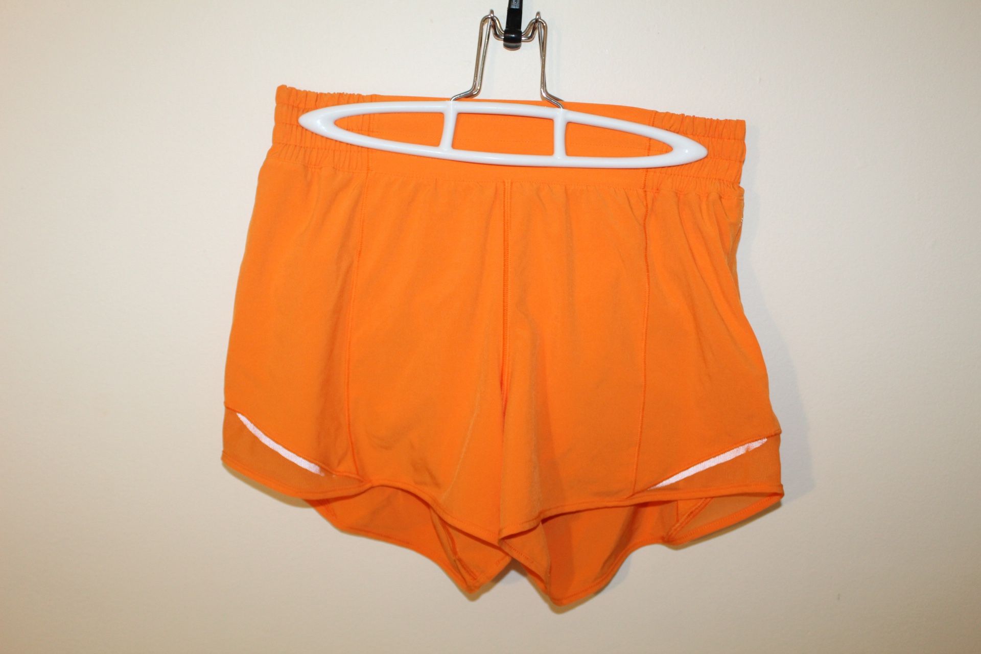 Lululemon Hotty Hot Shorts Size 6 4” 