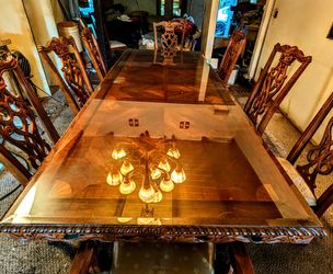 Gorgeous dining room set with 10 chairs