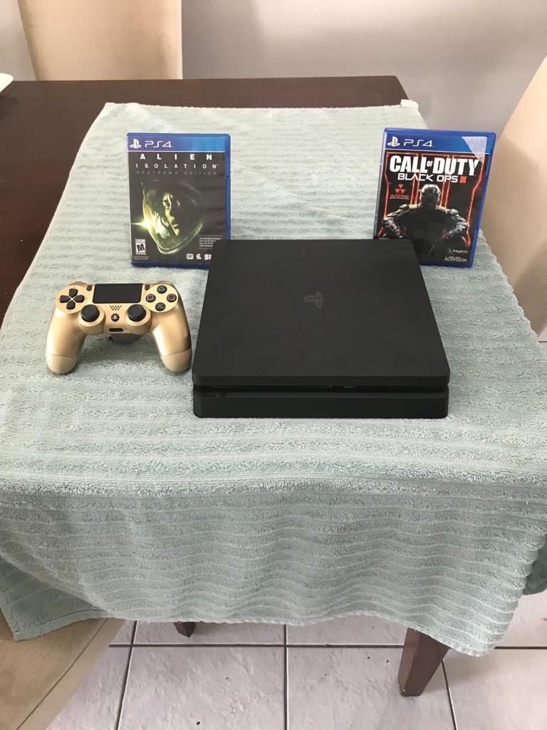 Ps4 PlayStation 4 slim 1 tb perfect condition with 4 free games