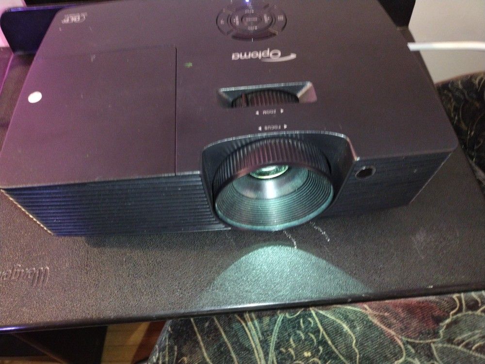 Optoma 3d & 4k Projector With 80 Inch 4k Screen