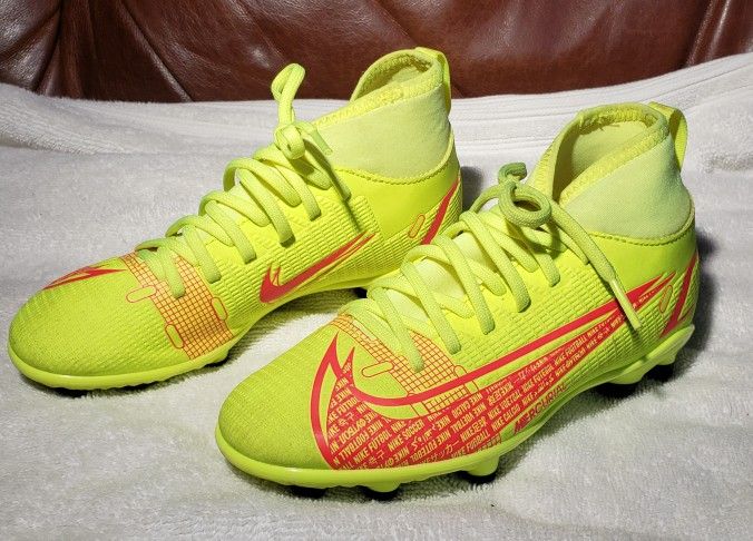 Nike Mercurial Superfly 8 Club MG Soccer Shoes Size 1Y