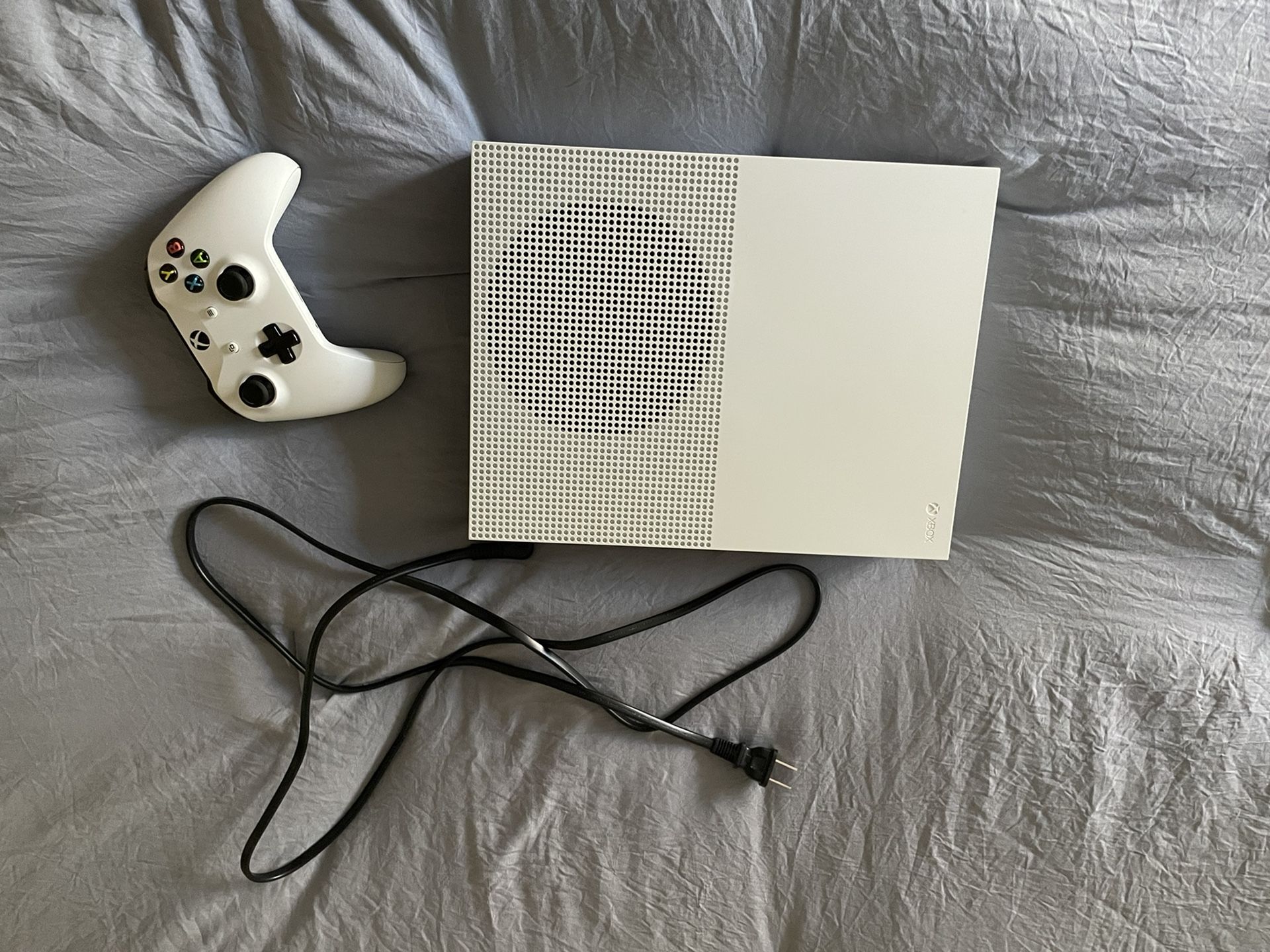 Xbox One S 500GB Console, White with Wireless Controller