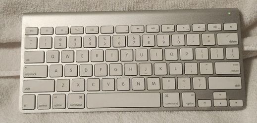 Apple Wireless Keyboard A1314 - Pre-owned