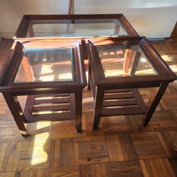 Coffee table w Two end tables and Lamps
