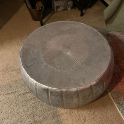 OTTOMAN. ALUMINUM