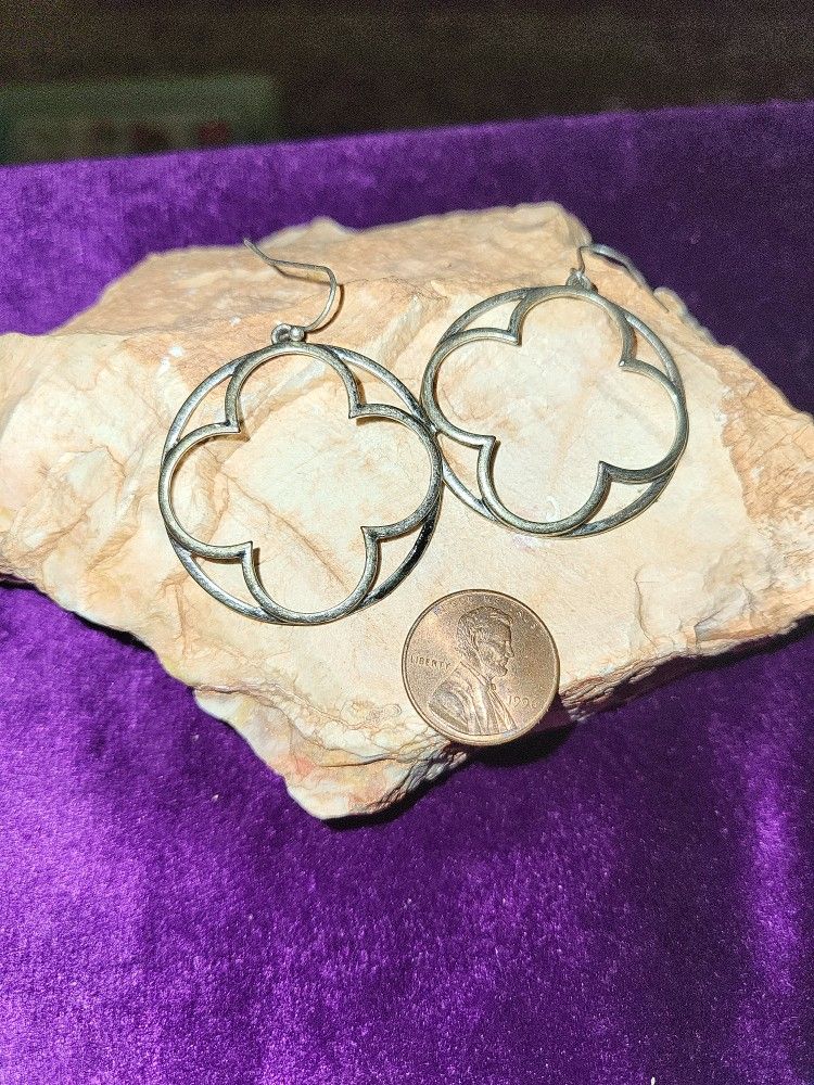 Clover Shaped Silver Earrings. 💕