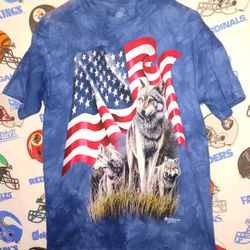 The Mountain 2001 Wolves Wolf Pack USA American Flag Reproduction Patriotic Graphic Wildlife Nature Tee Shirt