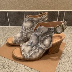 NEW!!!  Born LEATHER Moraine White Snake Sandals 