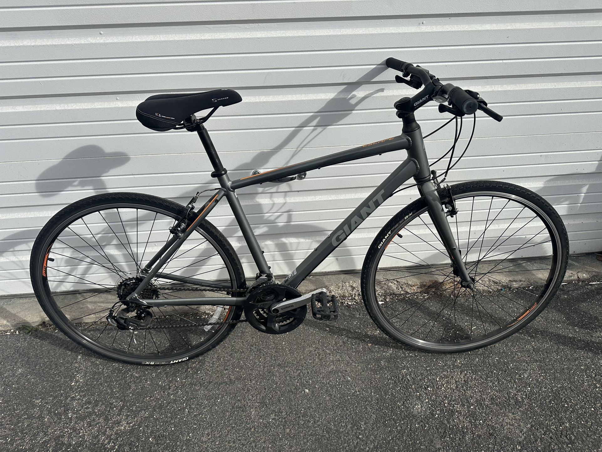 Giant Escape 3 Road Bike Hybrid 19”